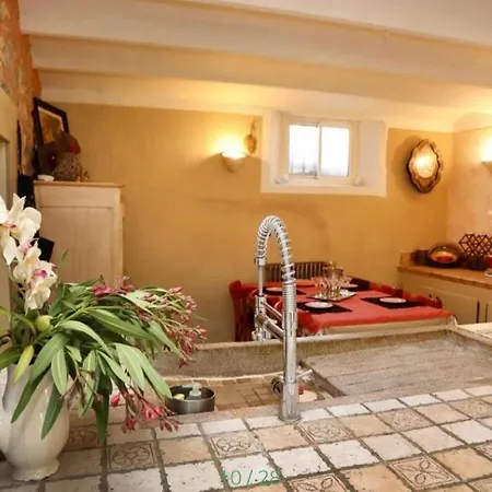 Les Lauriers Centre Avec Jardin Holiday home *